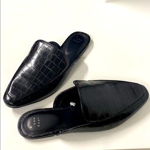 Woman’s Cardi Mules - A New Day